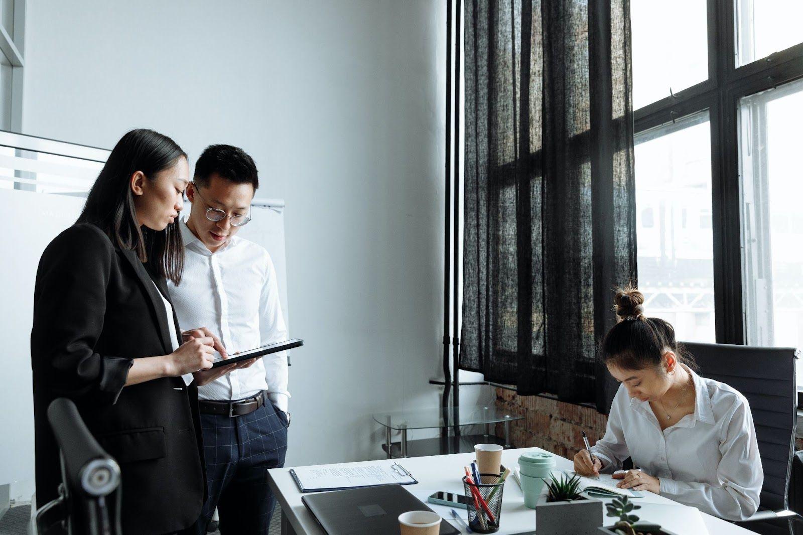 Digital Leadership: Pengertian, Karakteristik, dan Manfaatnya dalam Era Digital